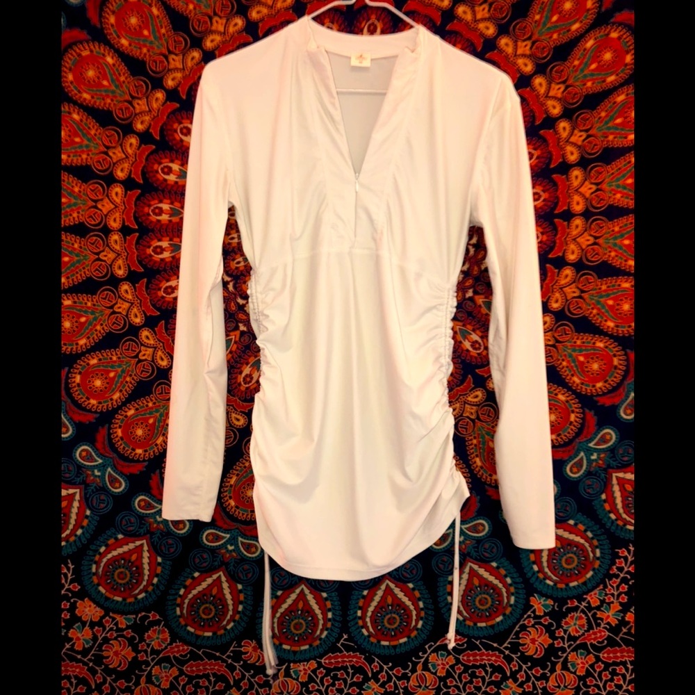 Adjustable sides, athletic top